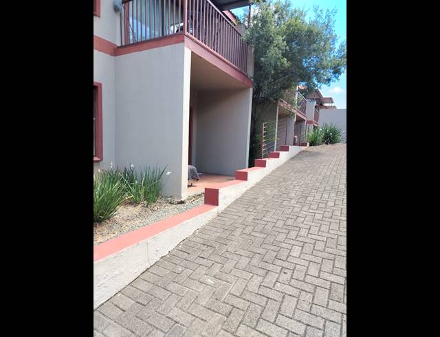 2 BEDROOM APARTMENT FOR SALE IN PIONEER PARK